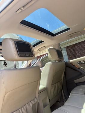 White 2011 Nissan Murano LE