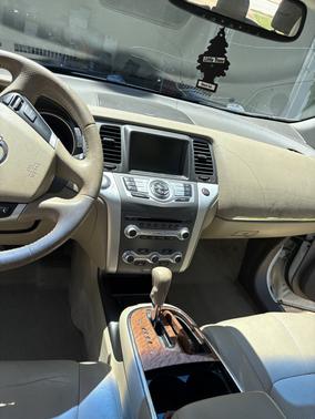 White 2011 Nissan Murano LE