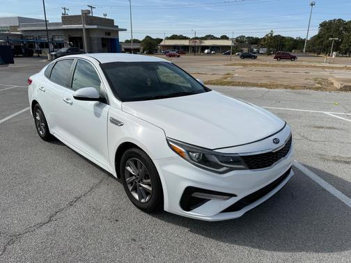 White 2019 Kia Optima LX