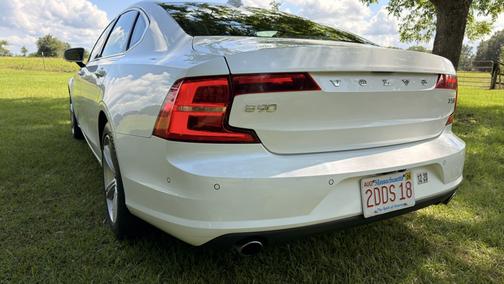 White 2018 Volvo S90 T5 Momentum