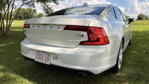 White 2018 Volvo S90 T5 Momentum