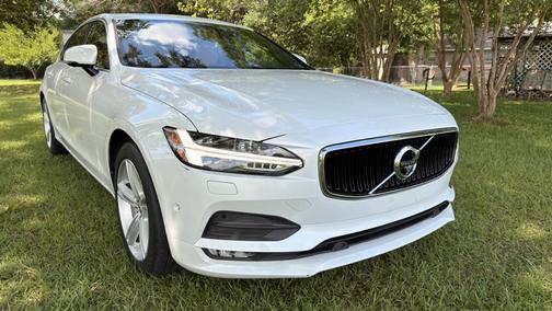 White 2018 Volvo S90 T5 Momentum