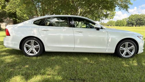 White 2018 Volvo S90 T5 Momentum