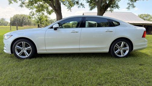 White 2018 Volvo S90 T5 Momentum