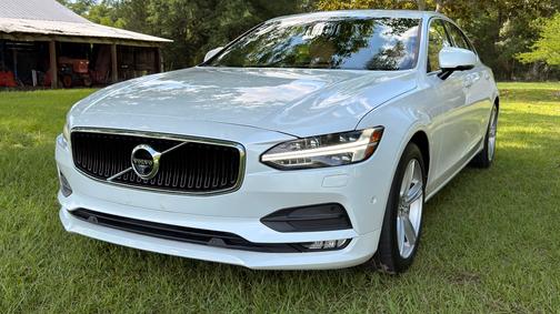 White 2018 Volvo S90 T5 Momentum