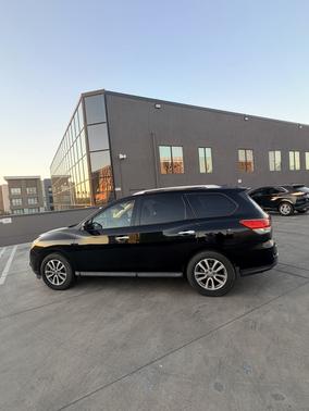 Black 2014 Nissan Pathfinder SV