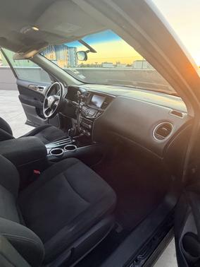 Black 2014 Nissan Pathfinder SV