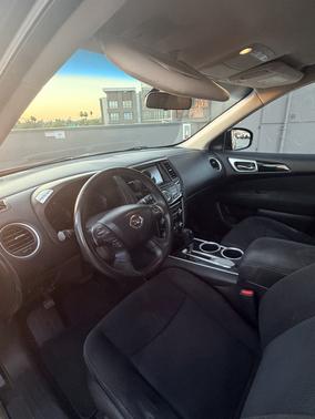 Black 2014 Nissan Pathfinder SV
