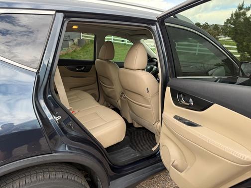 Blue 2016 Nissan Rogue SL