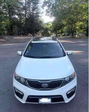 White 2011 Kia Sorento SX