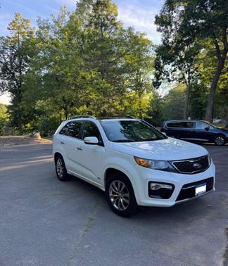 White 2011 Kia Sorento SX