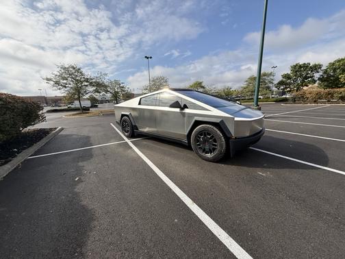2024 Tesla Cybertruck Cyberbeast