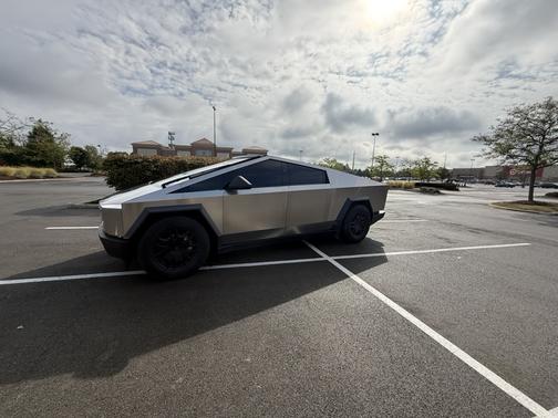 2024 Tesla Cybertruck Cyberbeast