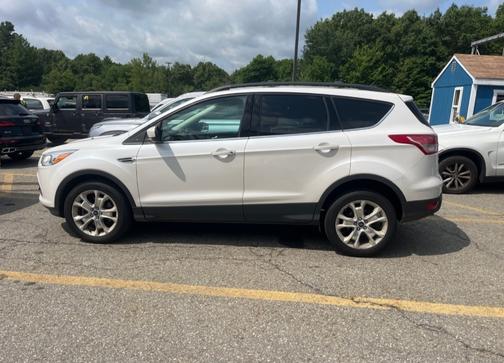 White 2013 Ford Escape SE