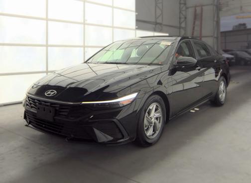 Black 2025 Hyundai ELANTRA SE