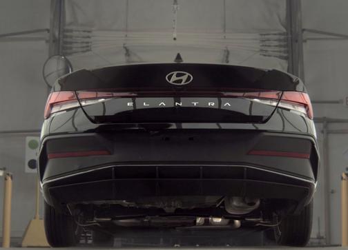 Black 2025 Hyundai ELANTRA SE