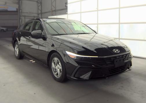 Black 2025 Hyundai ELANTRA SE