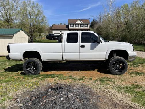 2004 Chevrolet Silverado 2500 Work Truck
