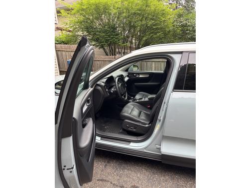 2019 Volvo XC40 T5 Momentum