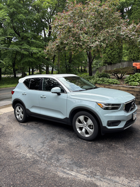 2019 Volvo XC40 T5 Momentum