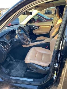 2016 Volvo XC90 T6 Momentum