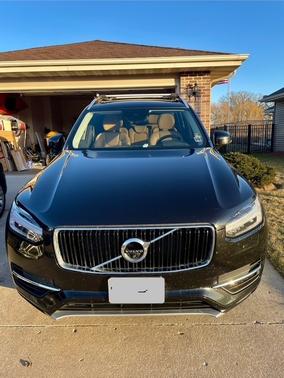 2016 Volvo XC90 T6 Momentum