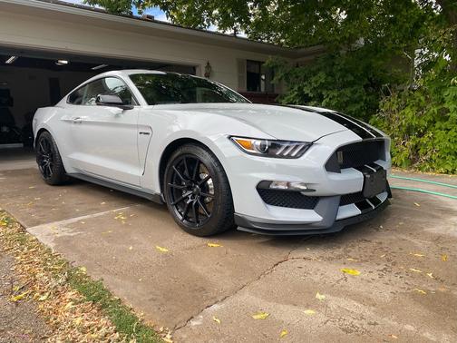 2016 Ford Shelby GT350 Base