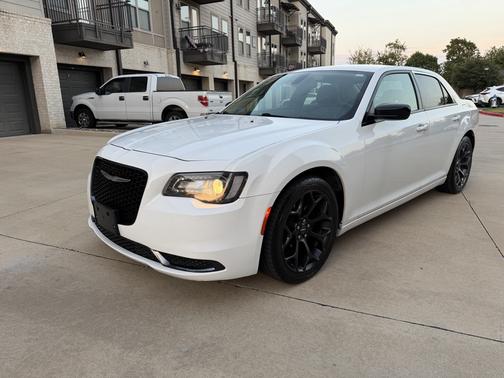 White 2019 Chrysler 300 Touring