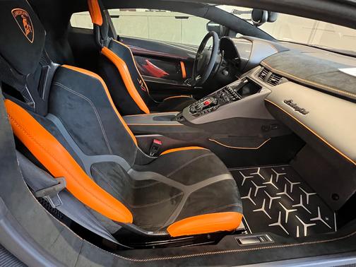 2019 Lamborghini Aventador SVJ Base