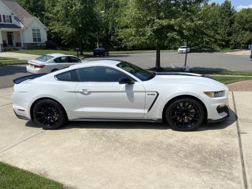 2017 Ford Shelby GT350 Base