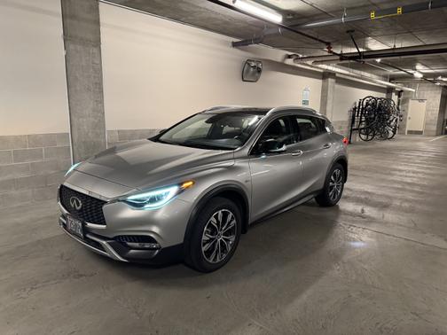 2018 INFINITI QX30 Premium