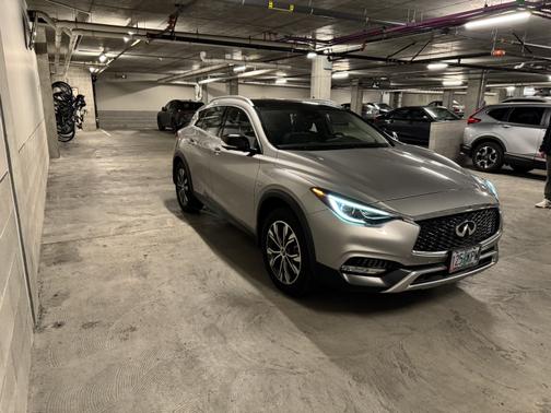 2018 INFINITI QX30 Premium