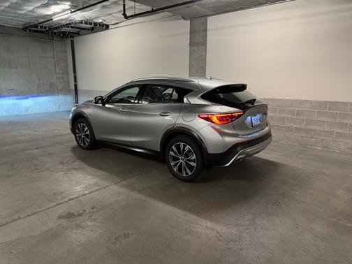 2018 INFINITI QX30 Premium