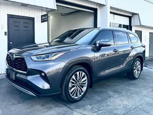 Gray 2021 Toyota Highlander Platinum