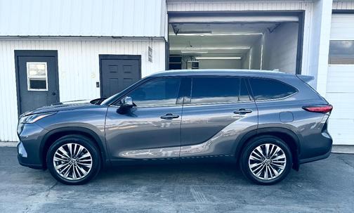 Gray 2021 Toyota Highlander Platinum