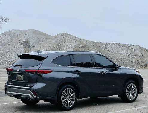 Gray 2021 Toyota Highlander Platinum