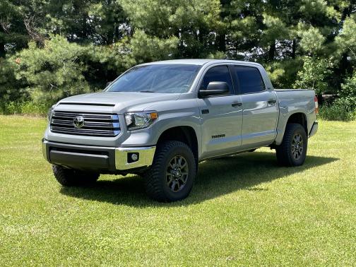 Photo 1 of 6 of 2021 Toyota Tundra SR5