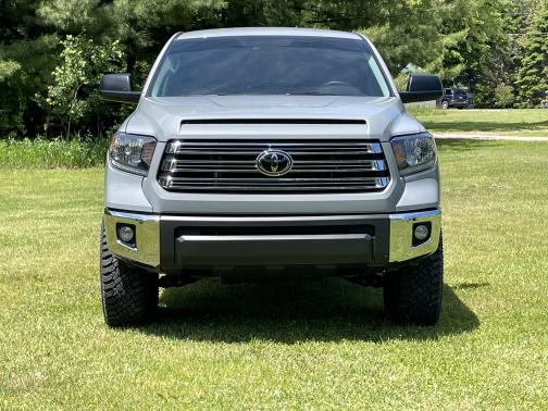 Photo 2 of 6 of 2021 Toyota Tundra SR5