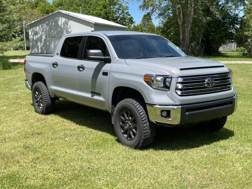 Photo 4 of 6 of 2021 Toyota Tundra SR5