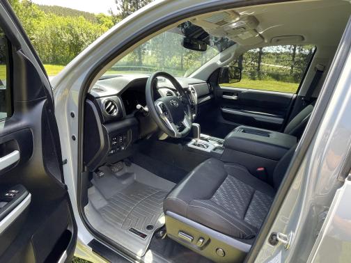 Photo 5 of 6 of 2021 Toyota Tundra SR5