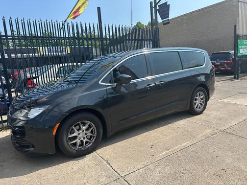Black 2017 Chrysler Pacifica Touring