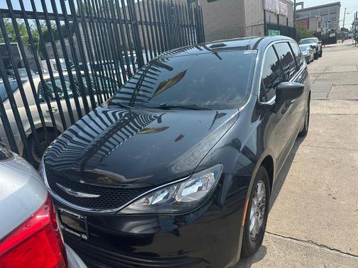 Black 2017 Chrysler Pacifica Touring