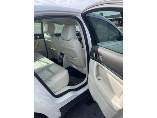 2010 Lincoln MKS Base