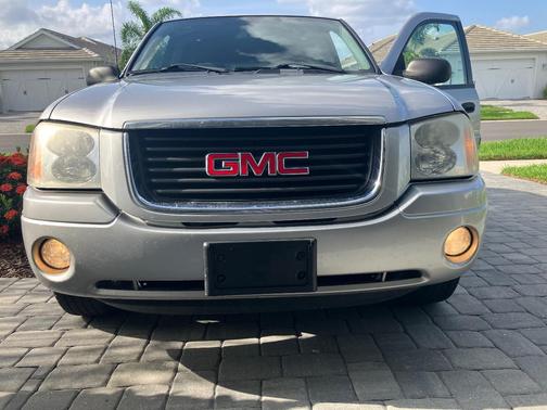 Silver 2004 GMC Envoy SLE