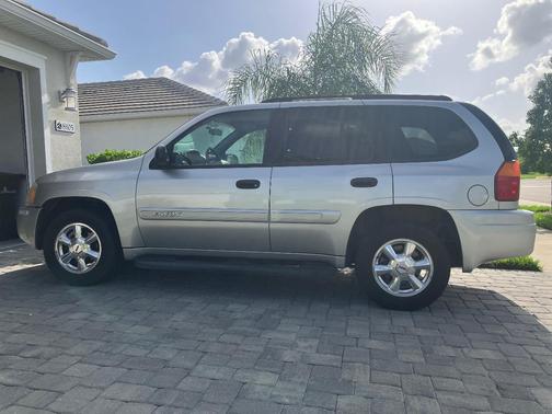 Silver 2004 GMC Envoy SLE