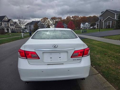 2011 Lexus ES 350 Base