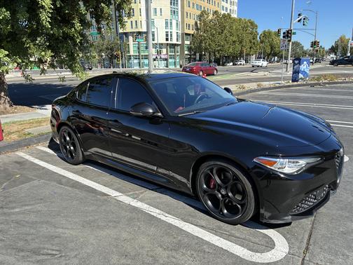 Black 2019 Alfa Romeo Giulia Ti