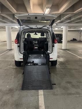 2022 Chrysler Voyager LX