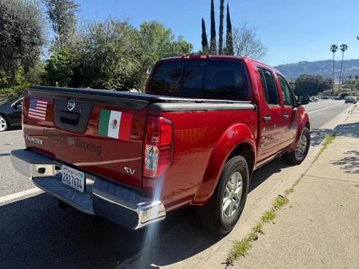Red 2018 Nissan Frontier SV