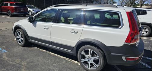 White 2015 Volvo XC70 T6